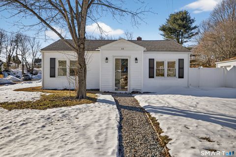 22 Woodlawn Avenue Waterford CT 06385