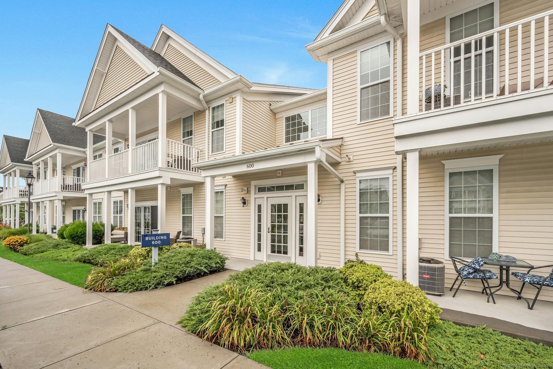 Property for Sale at 628 Center Meadow Lane, Danbury, Connecticut - Bedrooms: 2 
Bathrooms: 2 
Rooms: 4  - $509,750