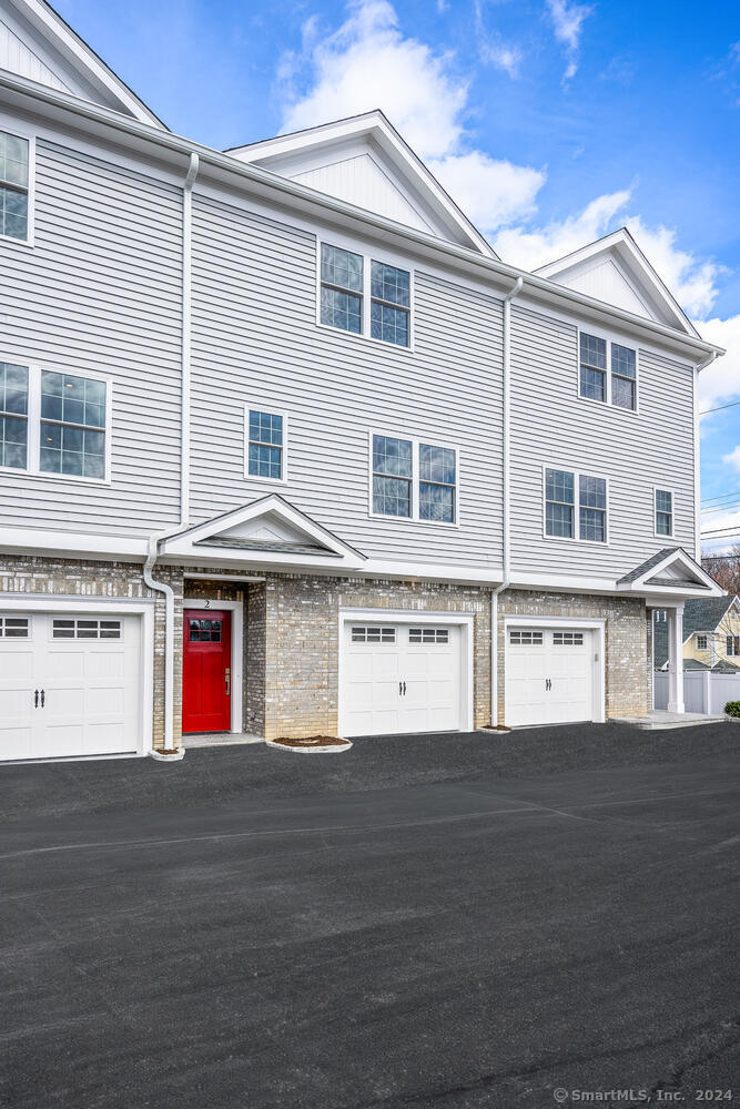 6 Beacon Square 2, Fairfield, Connecticut - 2 Bedrooms  
3 Bathrooms  
6 Rooms - 
