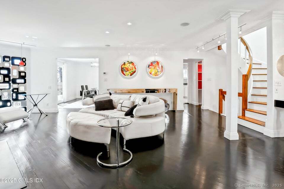 101 Lewis Street E
