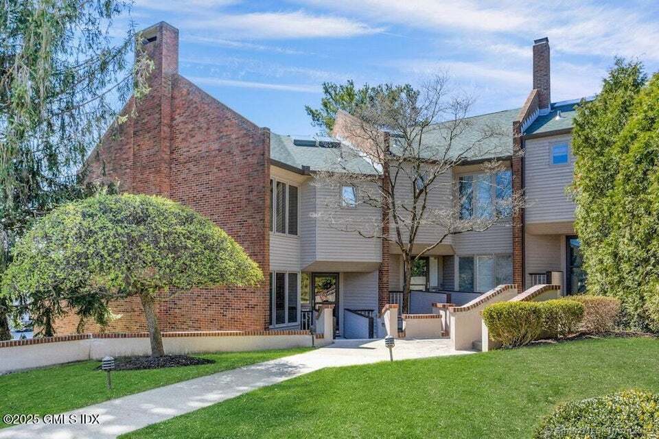 101 Lewis Street E
