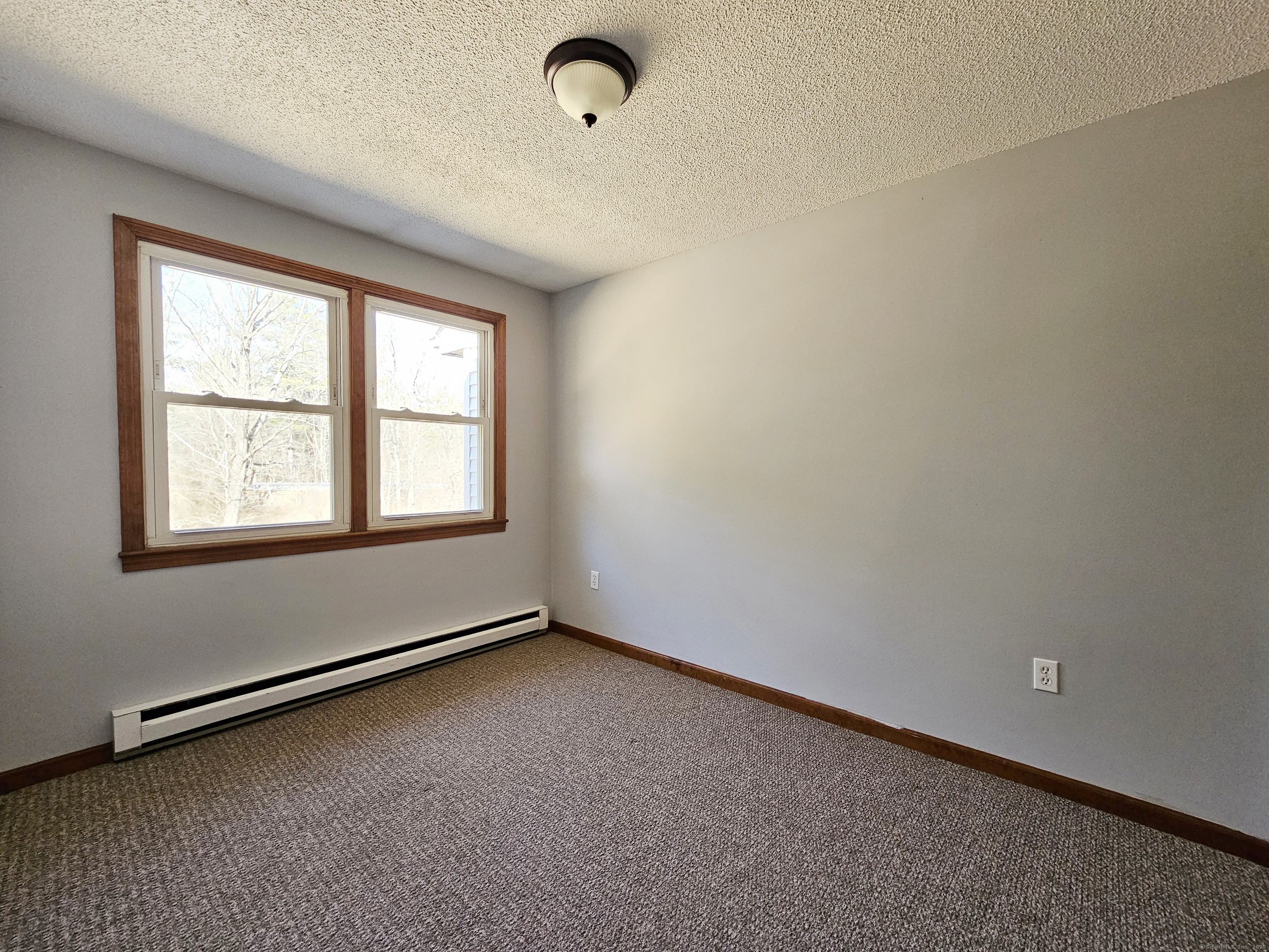 Woodstock, Connecticut 06281, United States, 2 Bedrooms Bedrooms, ,1 BathroomBathrooms,Residential,Pending,89568