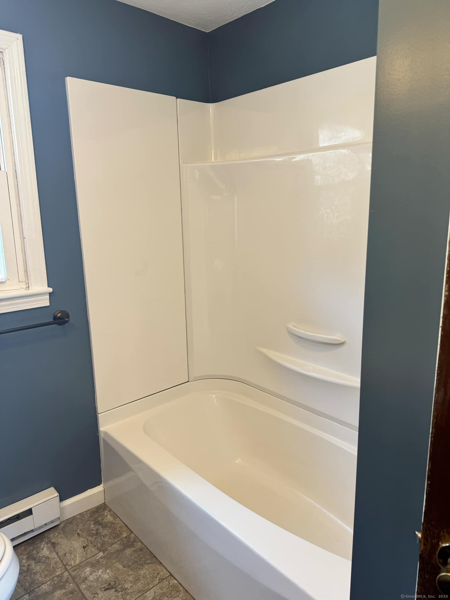 Woodstock, Connecticut 06281, United States, 2 Bedrooms Bedrooms, ,1 BathroomBathrooms,Residential,Pending,89568