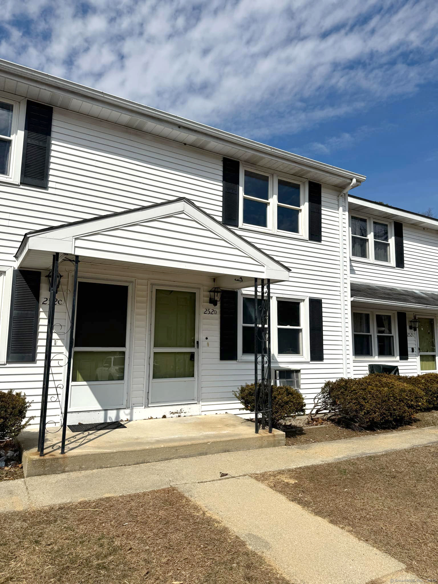 Woodstock, Connecticut 06281, United States, 2 Bedrooms Bedrooms, ,1 BathroomBathrooms,Residential,Pending,89568