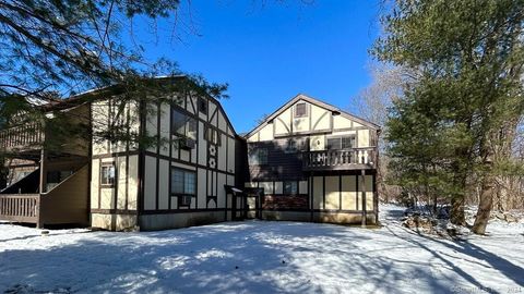 Photo of 8 Derby Court #8, Brookfield, CT 06804 (MLS # 24156523)