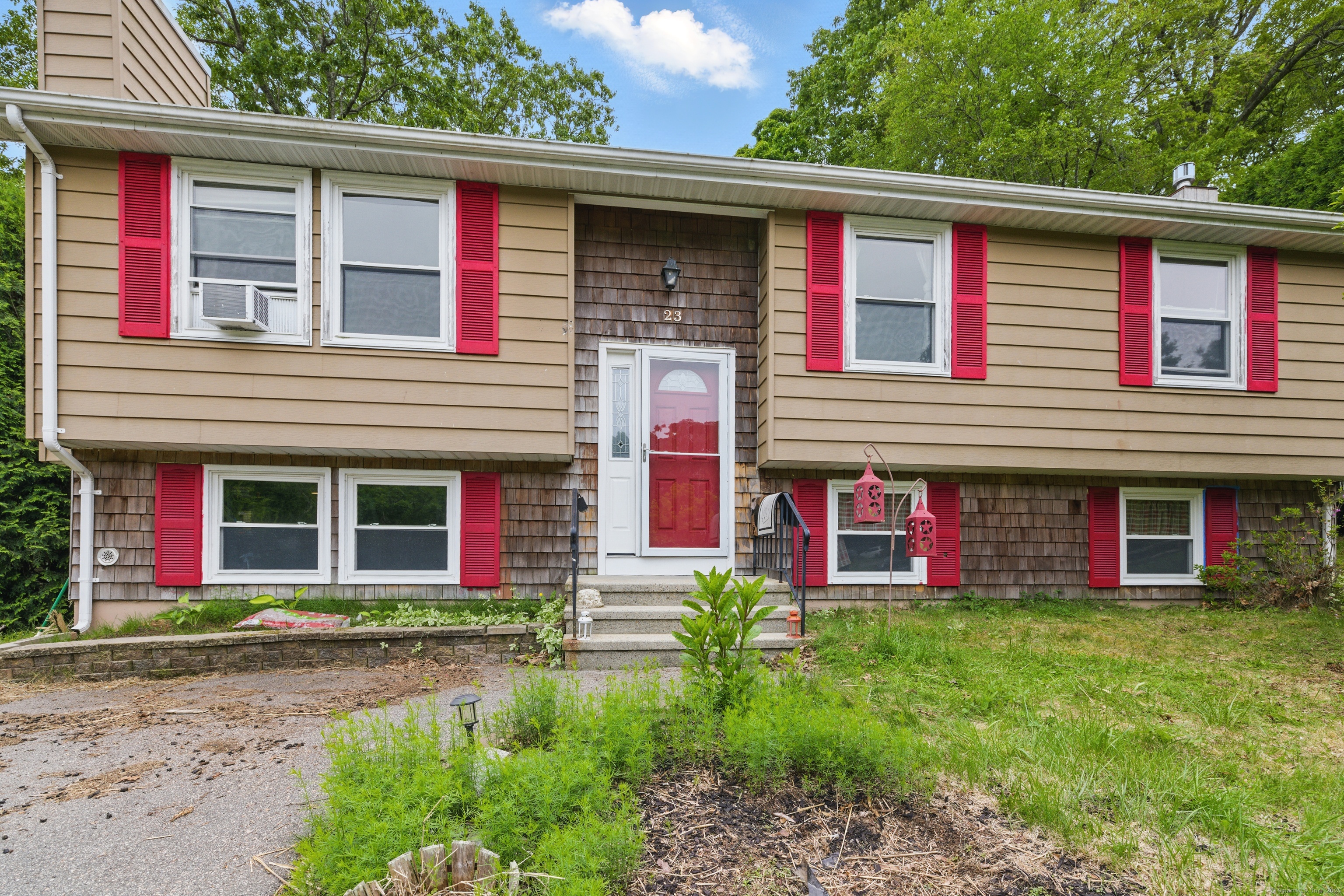 Property for Sale at Fenwick Court, Groton, Connecticut - Bedrooms: 4 
Bathrooms: 2 
Rooms: 7  - $395,000