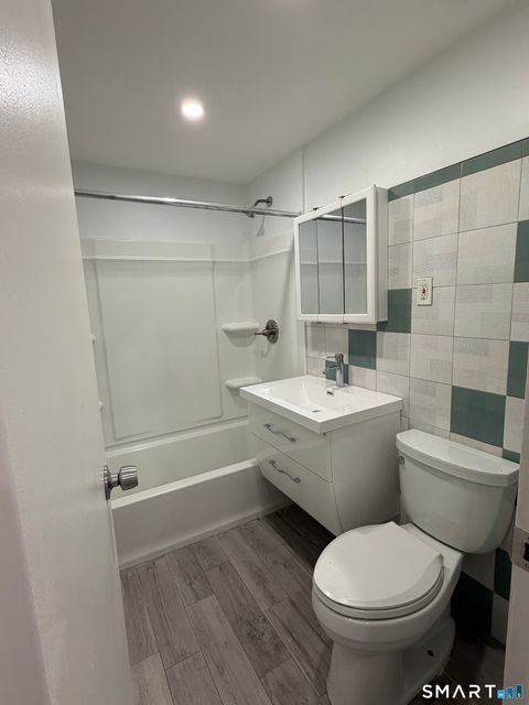 Tiny photo for 70 Farmington Avenue #4E, New London, CT 06320 (MLS # 24160823)