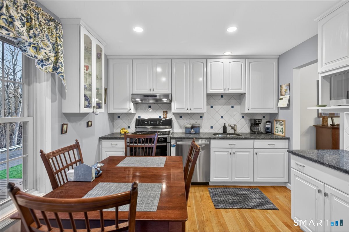 1925 Shepard Avenue 54
