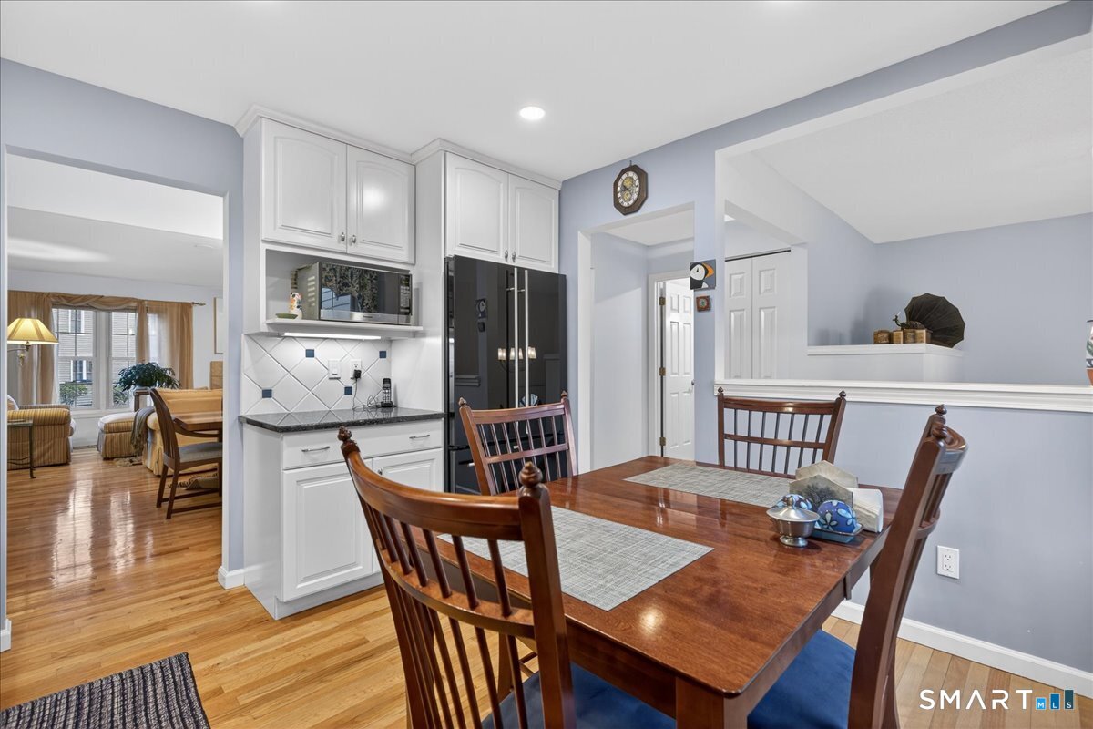 1925 Shepard Avenue 54