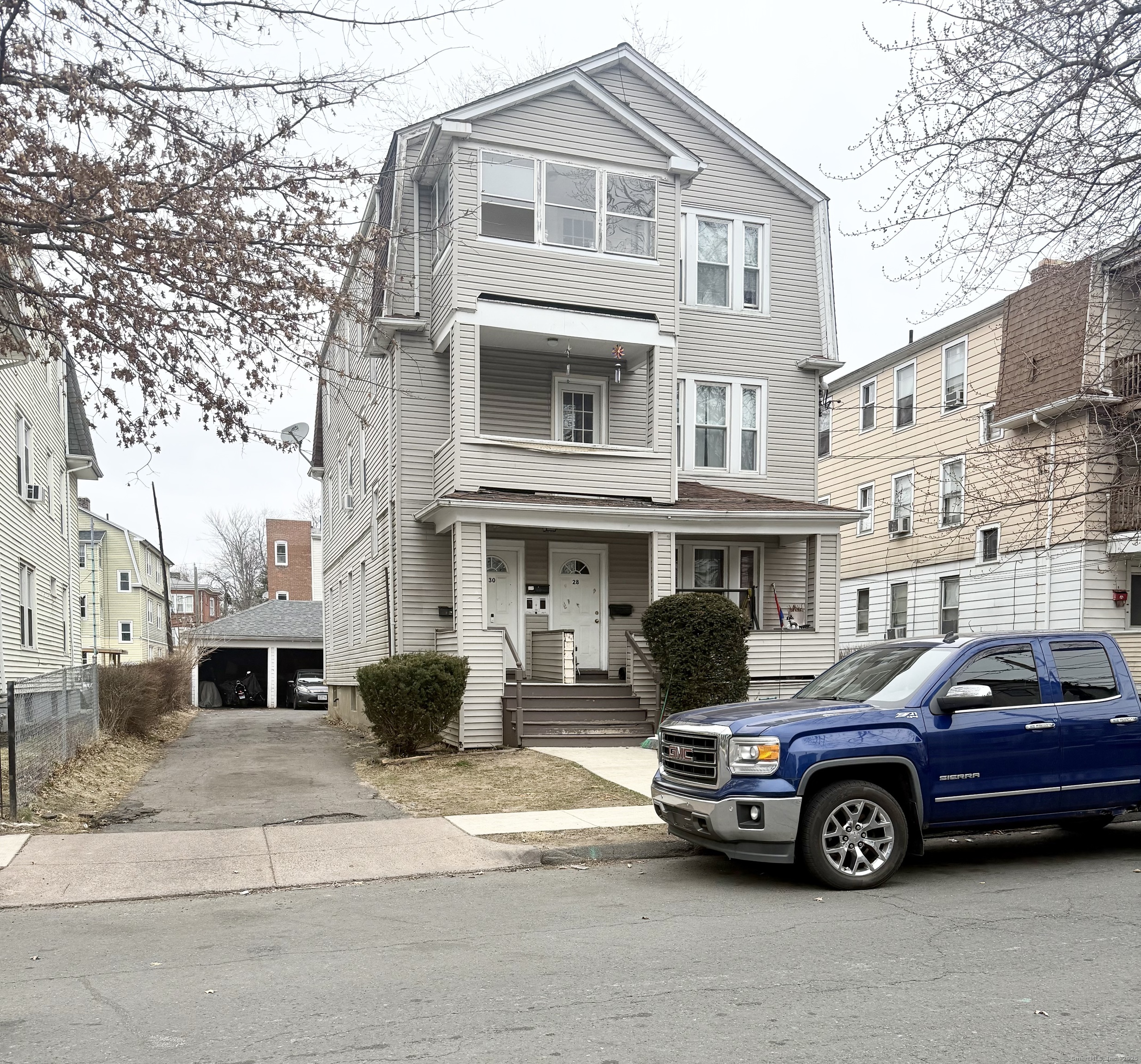 Property for Sale at Arnold Street, Hartford, Connecticut - Bedrooms: 6 
Bathrooms: 3 
Rooms: 15  - $439,999