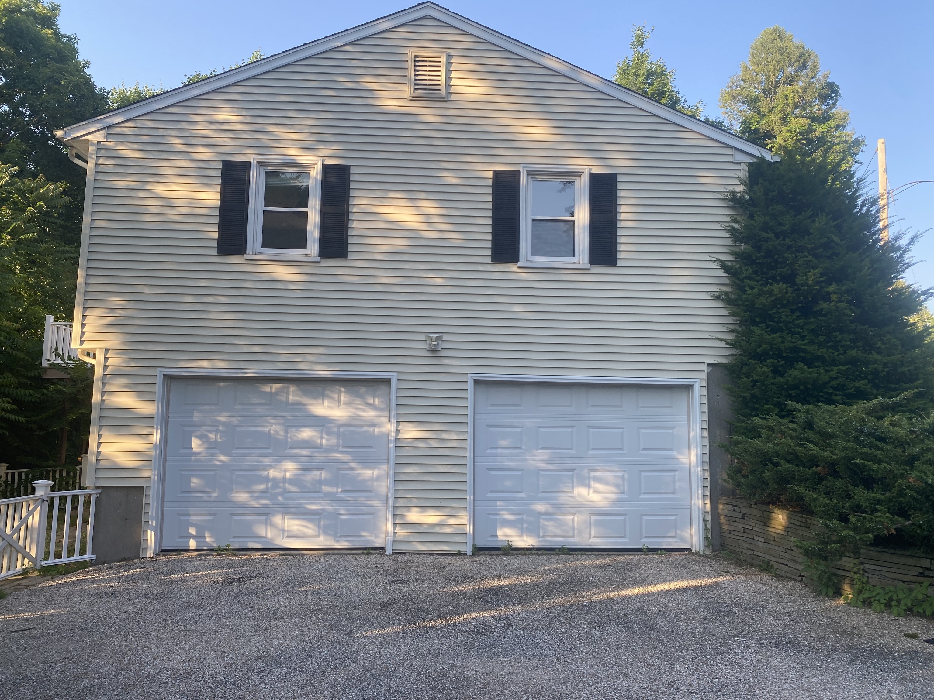 Rental Property at 161 Sleeping Giant Drive, Hamden, Connecticut - Bedrooms: 3 
Bathrooms: 2 
Rooms: 6  - $3,200 MO.