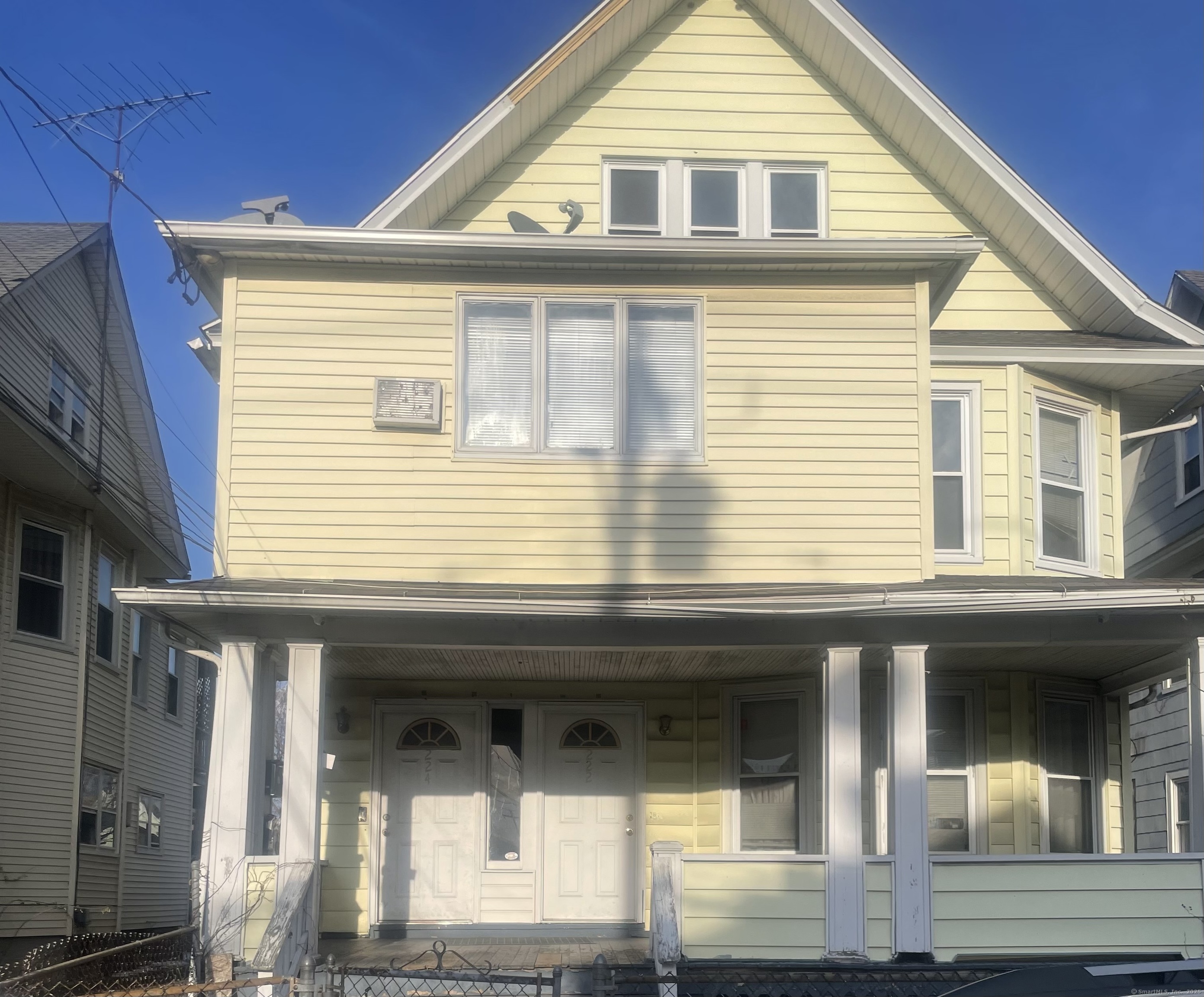 Lenox Avenue 3rd Floor, Bridgeport, Connecticut - 2 Bedrooms  
1 Bathrooms  
4 Rooms - 