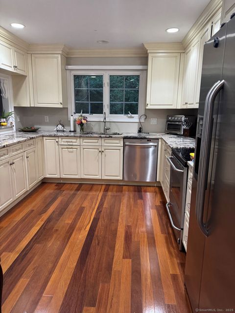 123 Governor Trumbull Way 123 Trumbull CT 06611