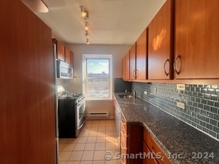 Stamford, Connecticut 06901, United States, 2 Bedrooms Bedrooms, ,1 BathroomBathrooms,Residential,Pending,22663