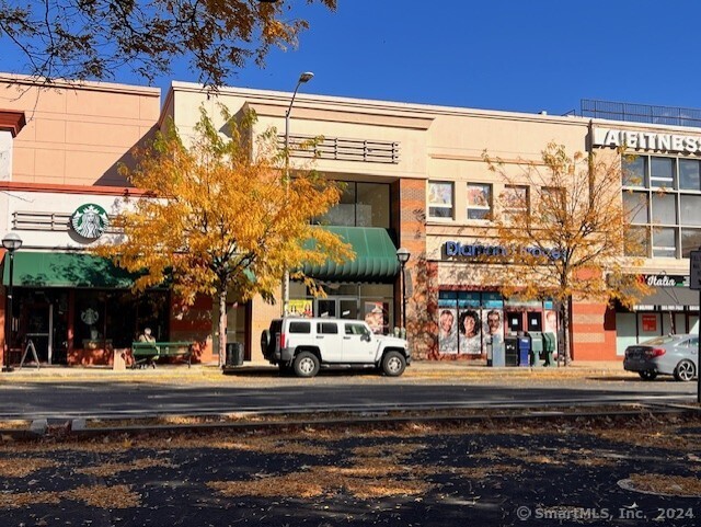 Stamford, Connecticut 06901, United States, 2 Bedrooms Bedrooms, ,1 BathroomBathrooms,Residential,Pending,22663