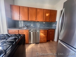 Stamford, Connecticut 06901, United States, 2 Bedrooms Bedrooms, ,1 BathroomBathrooms,Residential,Pending,22663