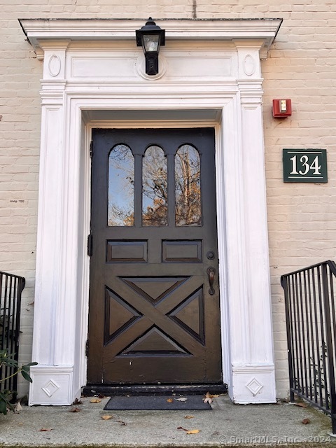 Stamford, Connecticut 06901, United States, 2 Bedrooms Bedrooms, ,1 BathroomBathrooms,Residential,Pending,22663