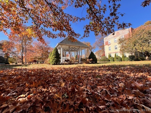 Stamford, Connecticut 06901, United States, 2 Bedrooms Bedrooms, ,1 BathroomBathrooms,Residential,Pending,22663