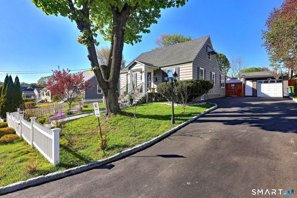 Photo of 77 Raymond Street, Waterbury, CT 06706 (MLS # 24170161)