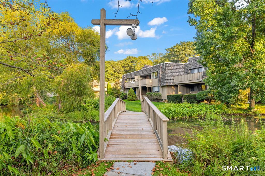 11 Ledgebrook Drive 11