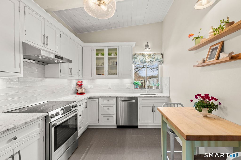 Photo of 11 Ledgebrook Drive #11, Norwalk, CT 06854 (MLS # 24155958)