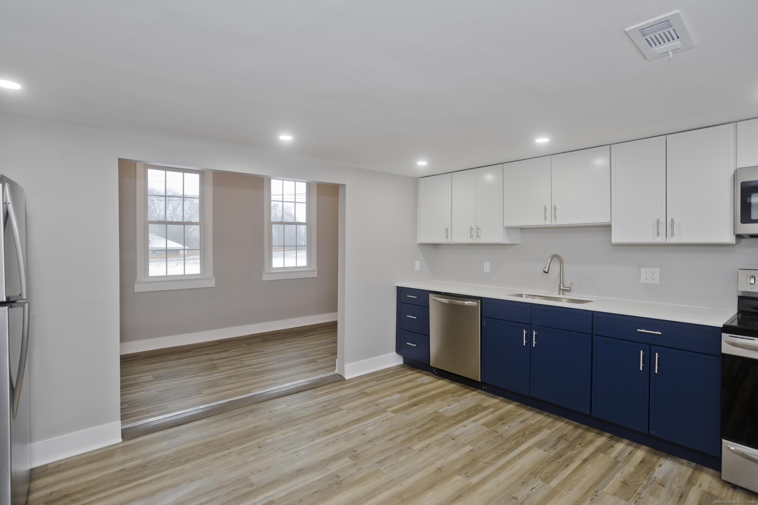 746 W Thames Street, Norwich, Connecticut image 3