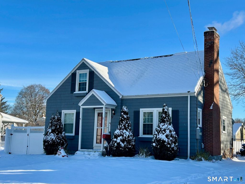 Photo of 9 Robin Road, Manchester, CT 06042 (MLS # 24145932)