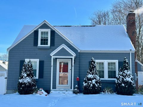 Photo of 9 Robin Road, Manchester, CT 06042 (MLS # 24145932)