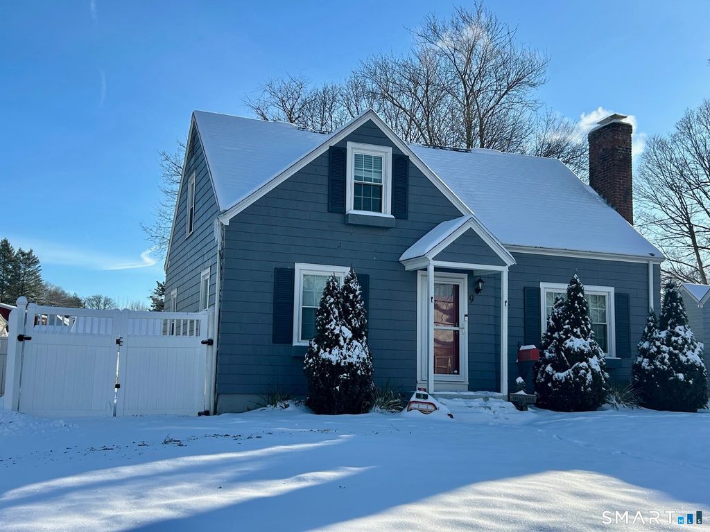 Photo of 9 Robin Road, Manchester, CT 06042 (MLS # 24145932)