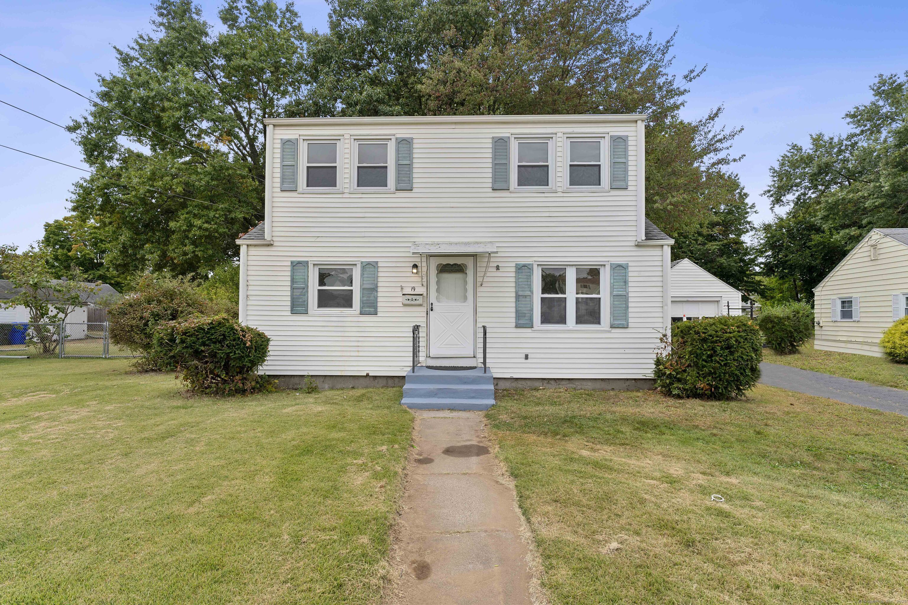 Martin Circle, East Hartford, Connecticut - 4 Bedrooms  
1 Bathrooms  
8 Rooms - 