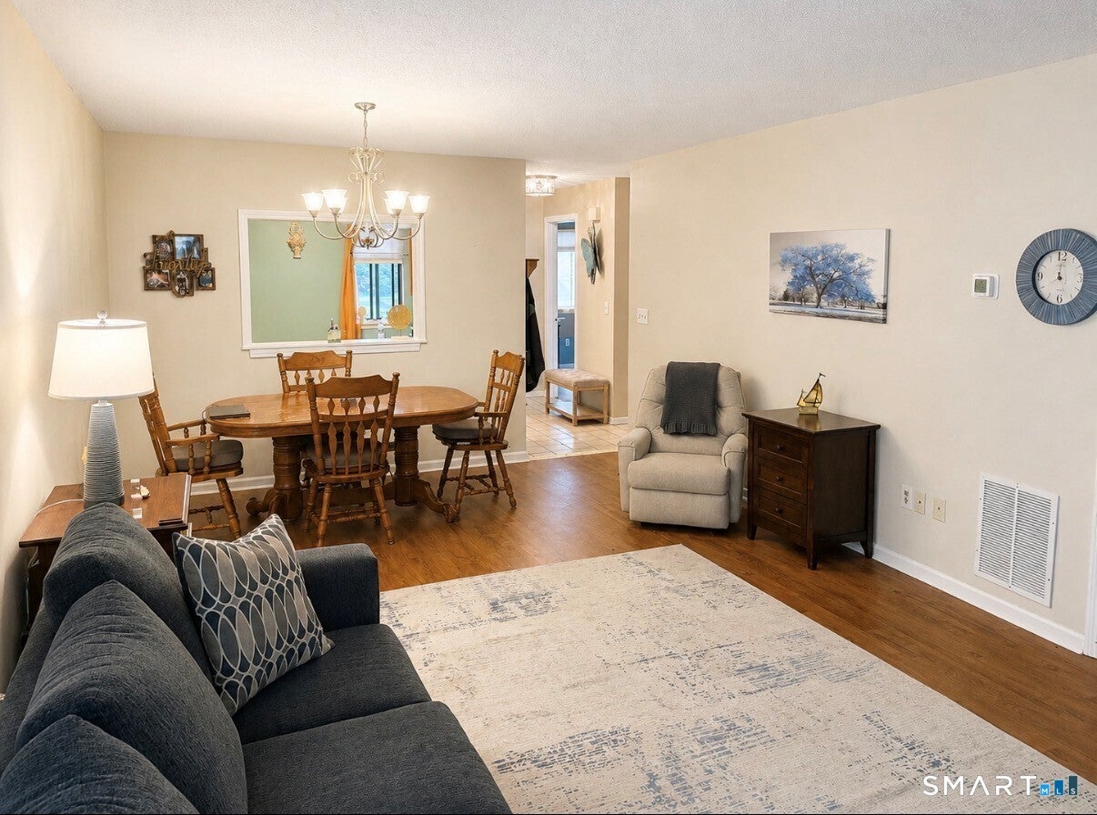 64 Simsbury Landing 64