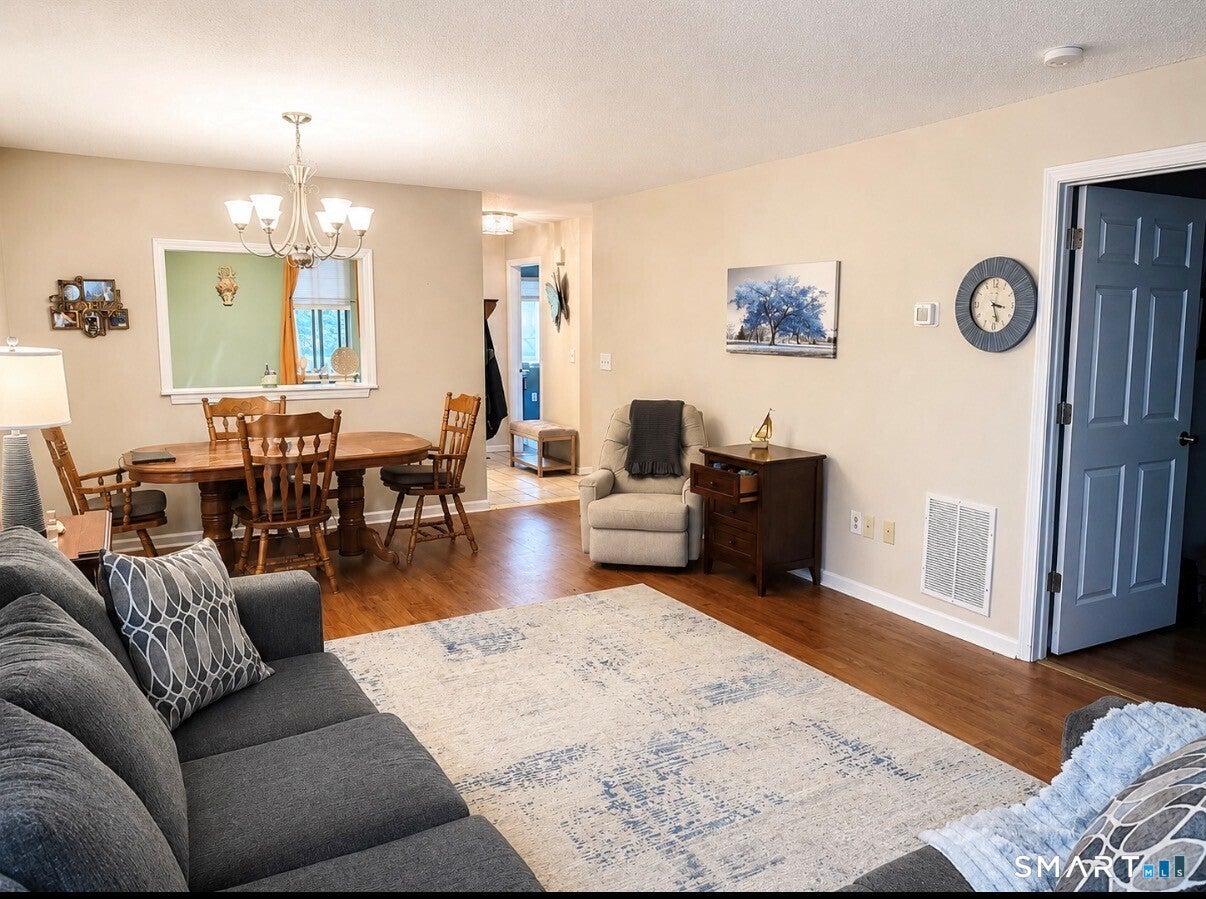 64 Simsbury Landing 64