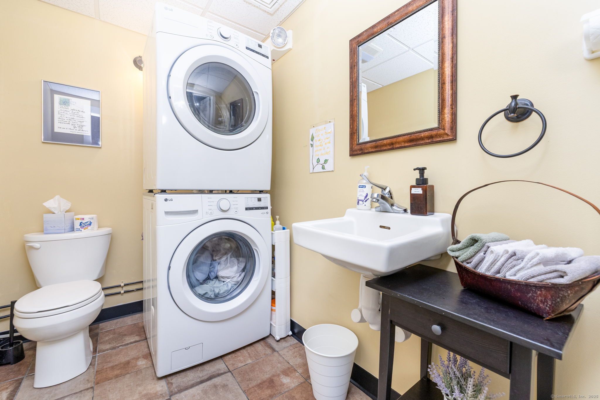 Colchester, Connecticut 06415, United States, ,3 BathroomsBathrooms,Commercial,Pending,112917