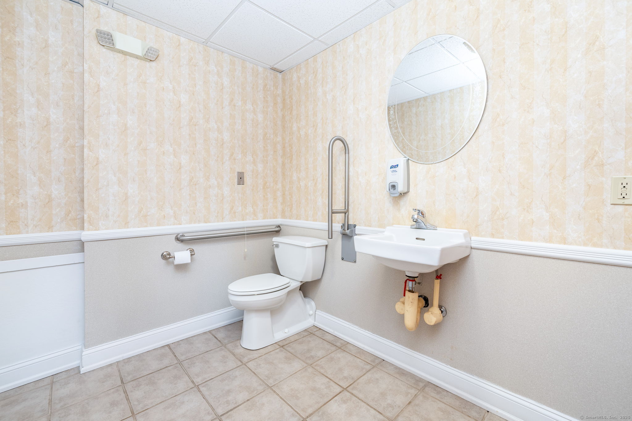 Colchester, Connecticut 06415, United States, ,3 BathroomsBathrooms,Commercial,Pending,112917