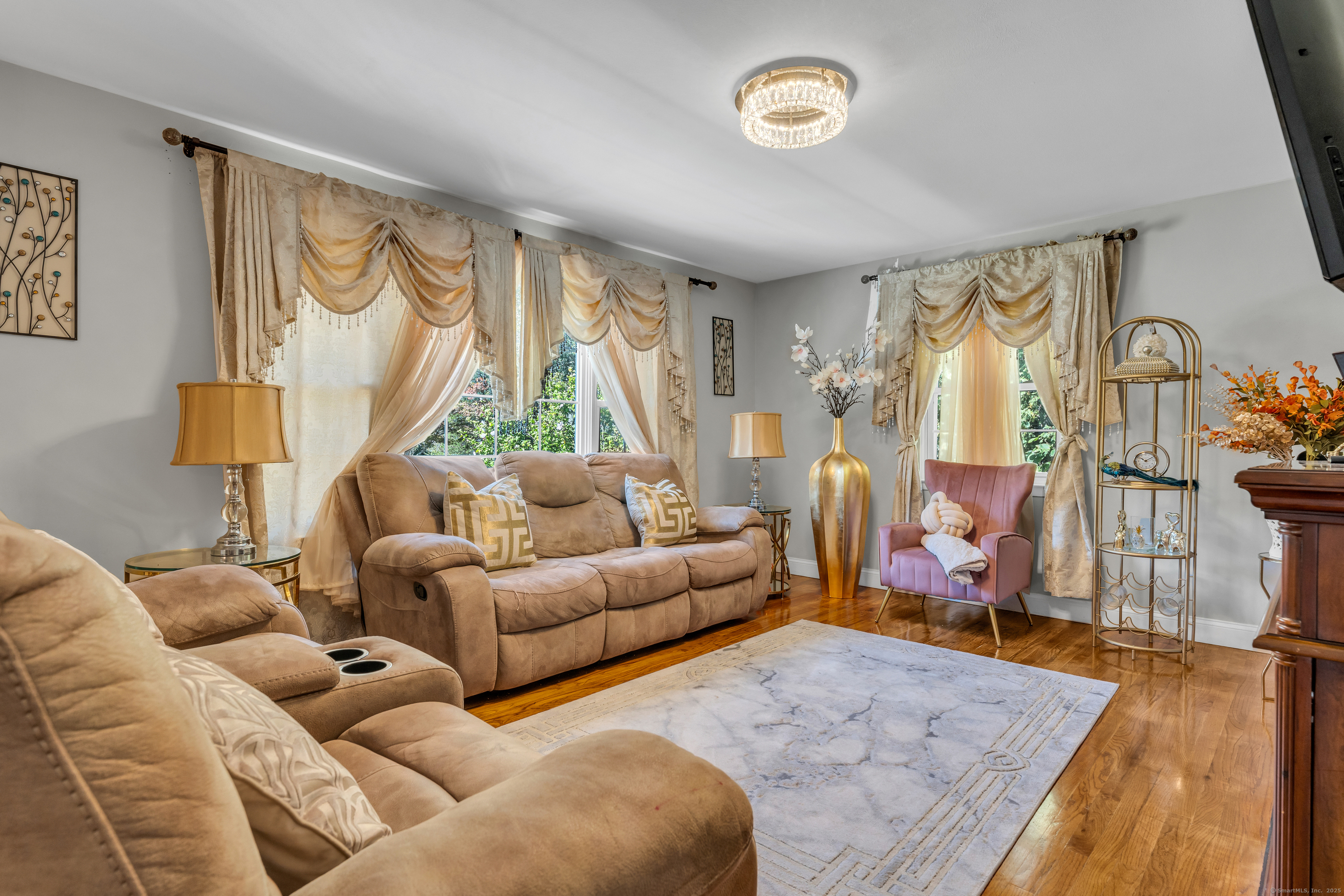 26 Meadowbrook Road