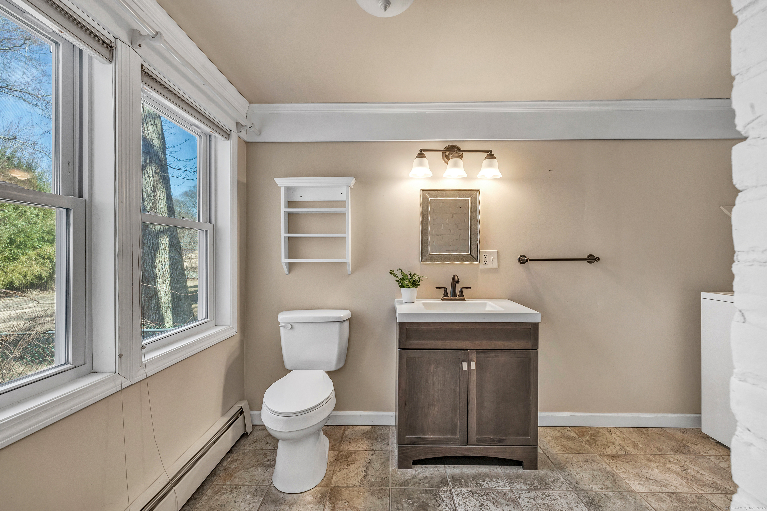 Bridgeport, Connecticut 06606, United States, 3 Bedrooms Bedrooms, ,2 BathroomsBathrooms,Residential,Pending,152975