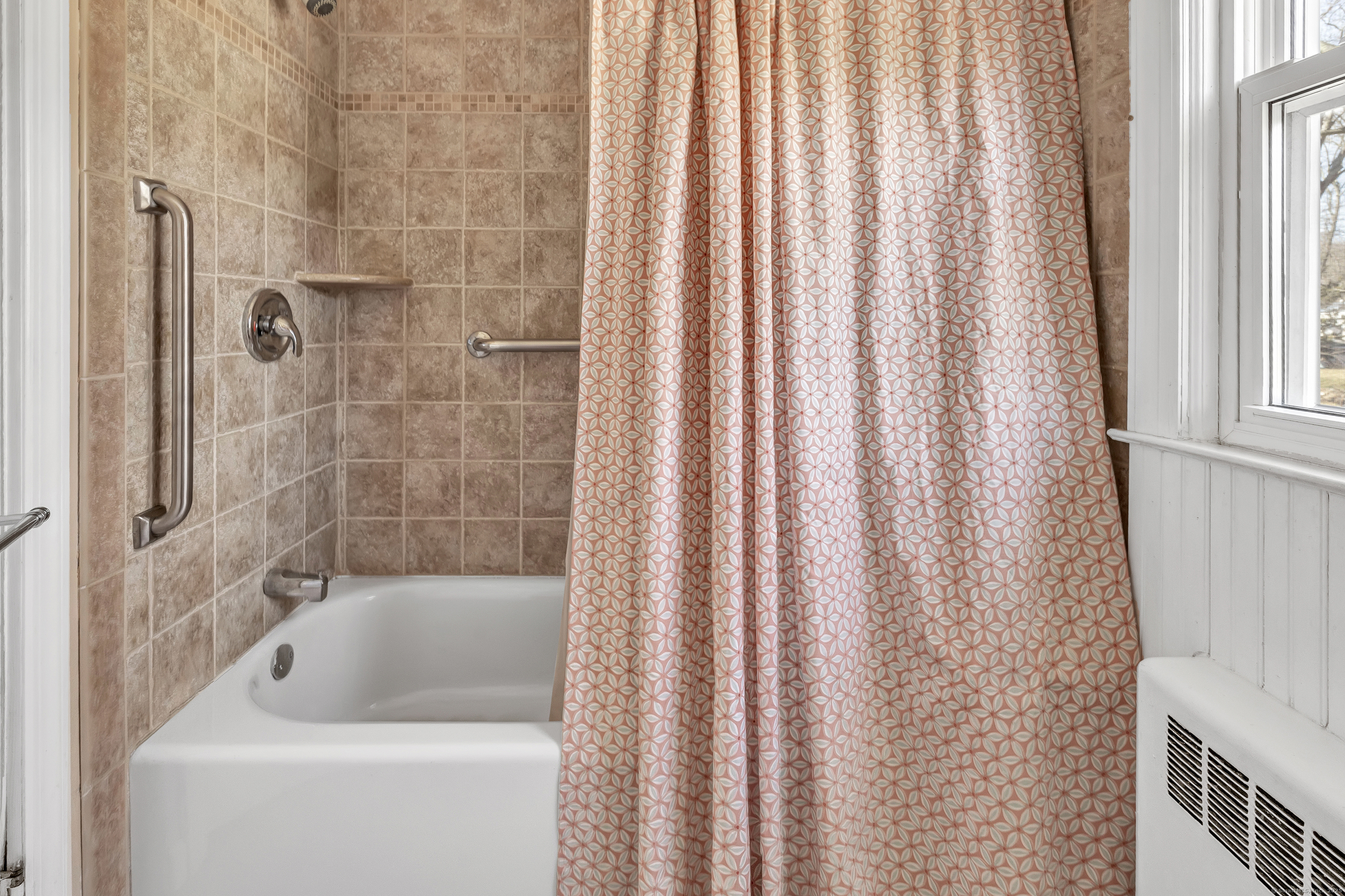 Bridgeport, Connecticut 06606, United States, 3 Bedrooms Bedrooms, ,2 BathroomsBathrooms,Residential,Pending,152975