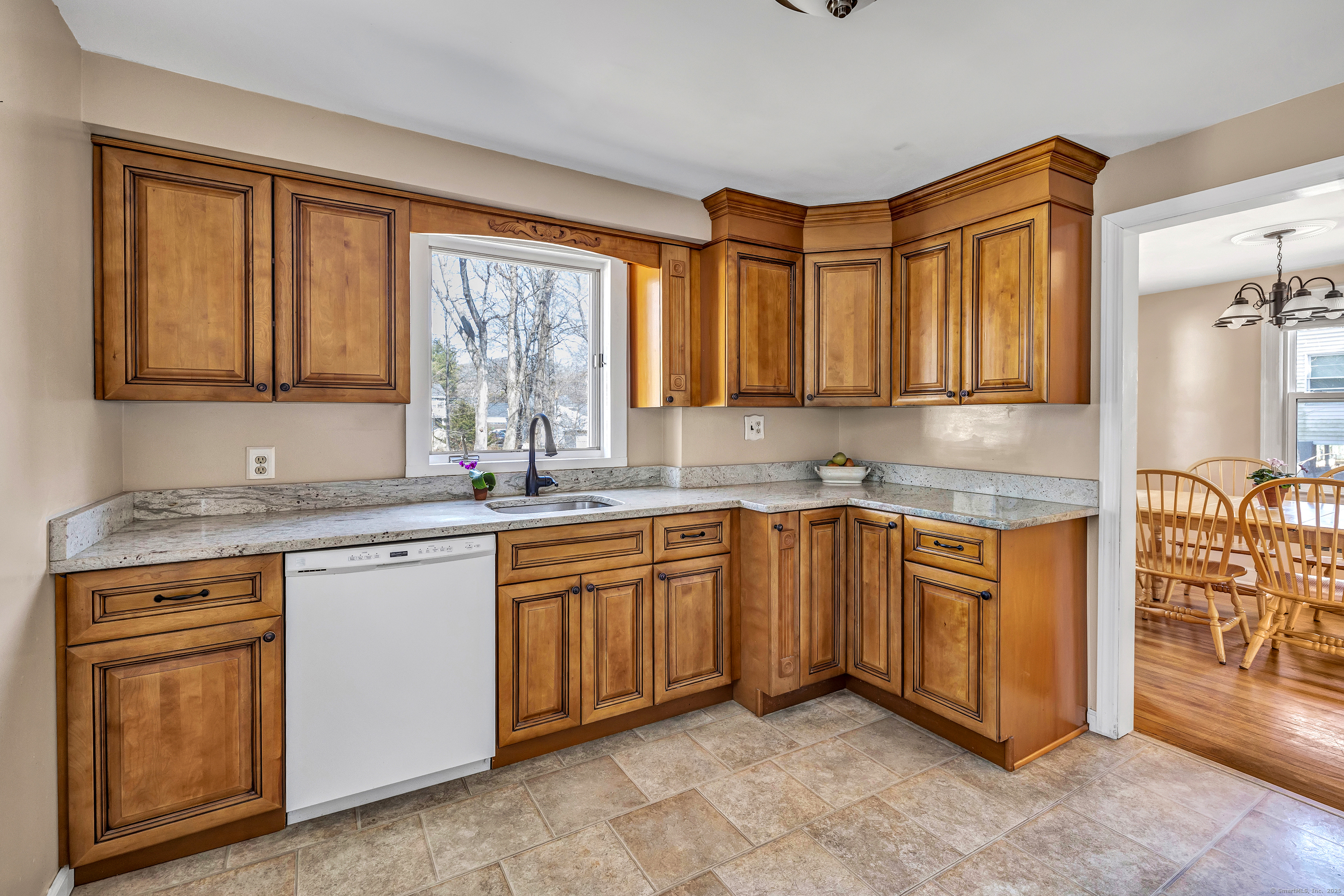 Bridgeport, Connecticut 06606, United States, 3 Bedrooms Bedrooms, ,2 BathroomsBathrooms,Residential,Pending,152975