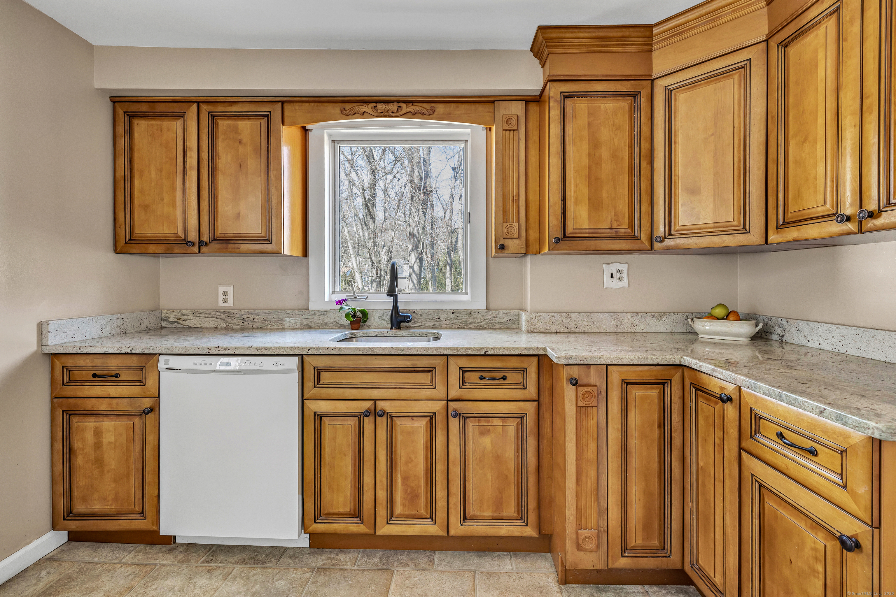 Bridgeport, Connecticut 06606, United States, 3 Bedrooms Bedrooms, ,2 BathroomsBathrooms,Residential,Pending,152975