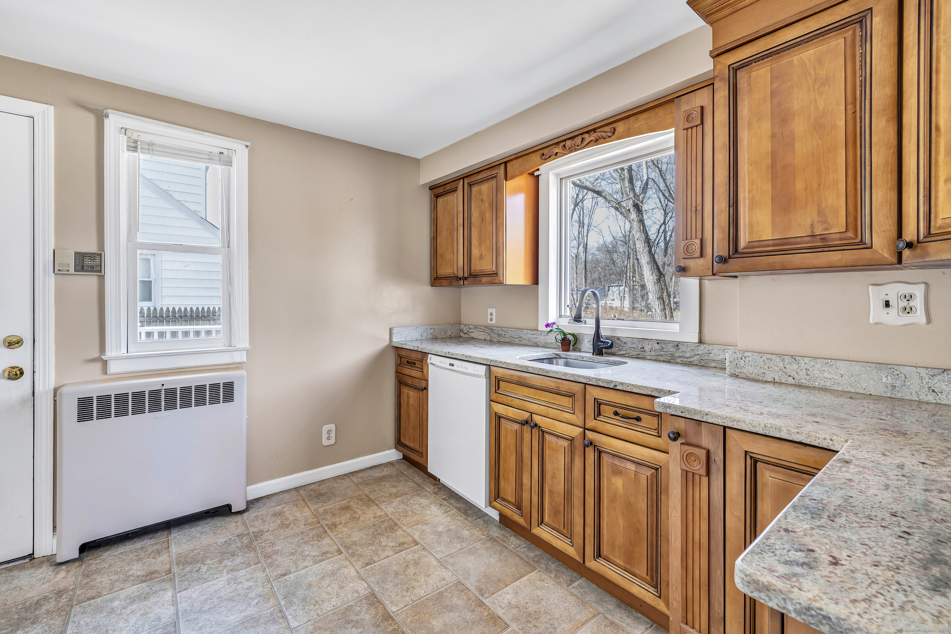 Bridgeport, Connecticut 06606, United States, 3 Bedrooms Bedrooms, ,2 BathroomsBathrooms,Residential,Pending,152975