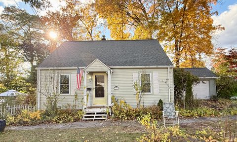 Photo of 115 Garfield Road, Bristol, CT 06010 (MLS # 24135490)