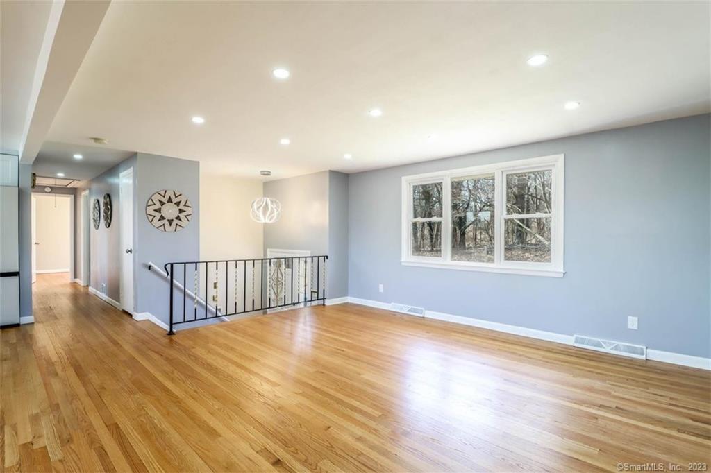 Photo 4 of 40 of 661 Hartford Turnpike house