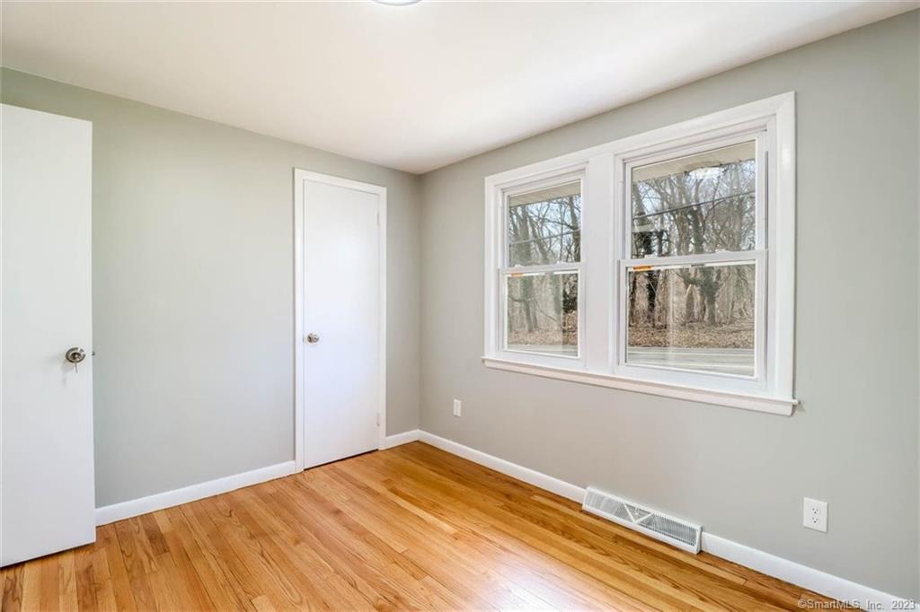 Photo 19 of 40 of 661 Hartford Turnpike house