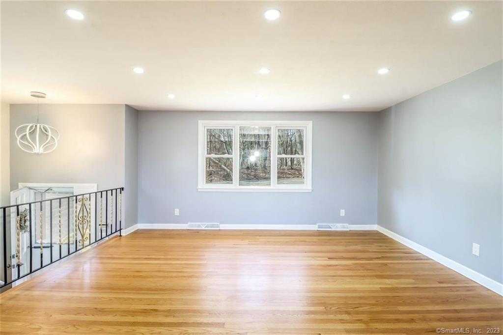 Photo 3 of 40 of 661 Hartford Turnpike house