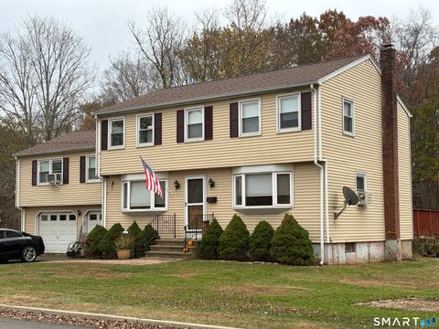 Photo of 49 Hemlock Place, Middletown, CT 06457 (MLS # 24145444)