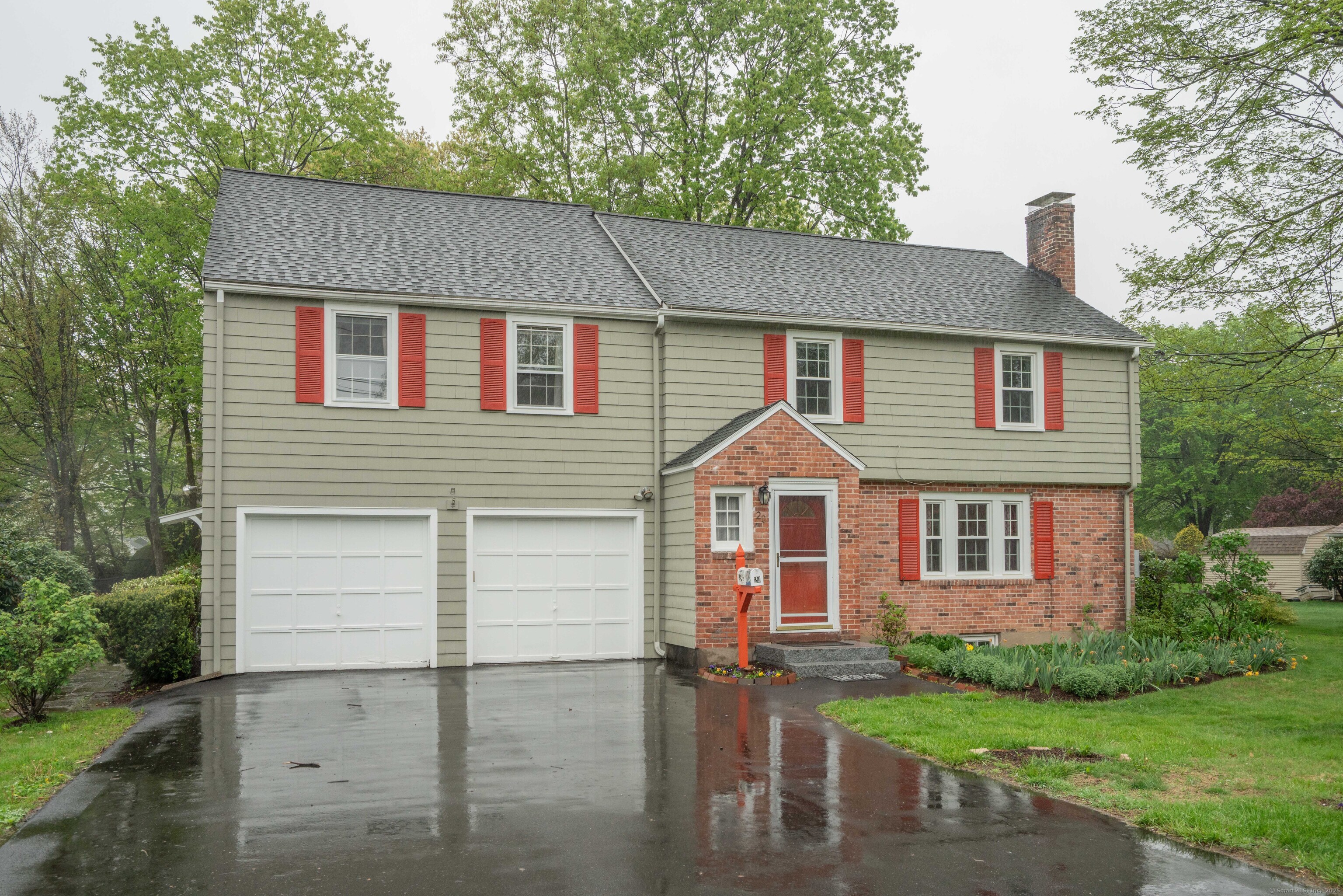 Fairview Street, Simsbury, Connecticut - 4 Bedrooms  
3.5 Bathrooms  
9 Rooms - 