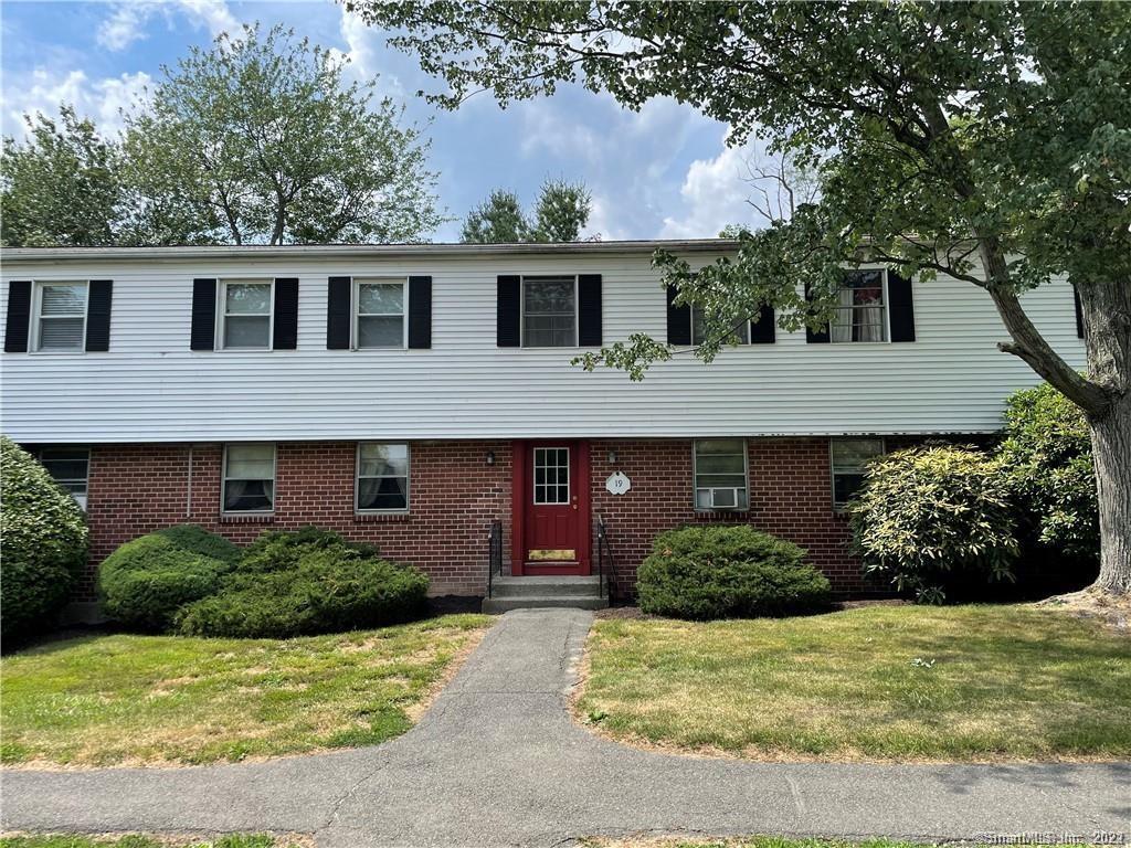 19 Fairview Drive 1, Danbury, Connecticut - 2 Bedrooms  
1 Bathrooms  
5 Rooms - 