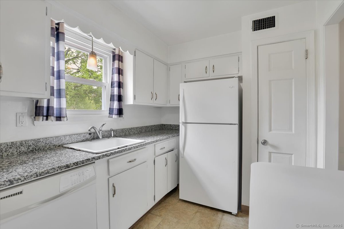 450 E Center Street #APT 2, Manchester, Connecticut image 5