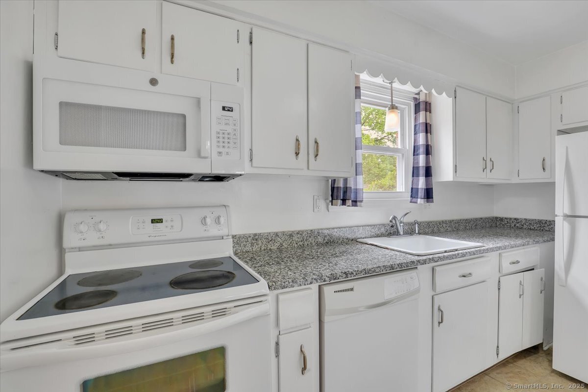 450 E Center Street #APT 2, Manchester, Connecticut image 4