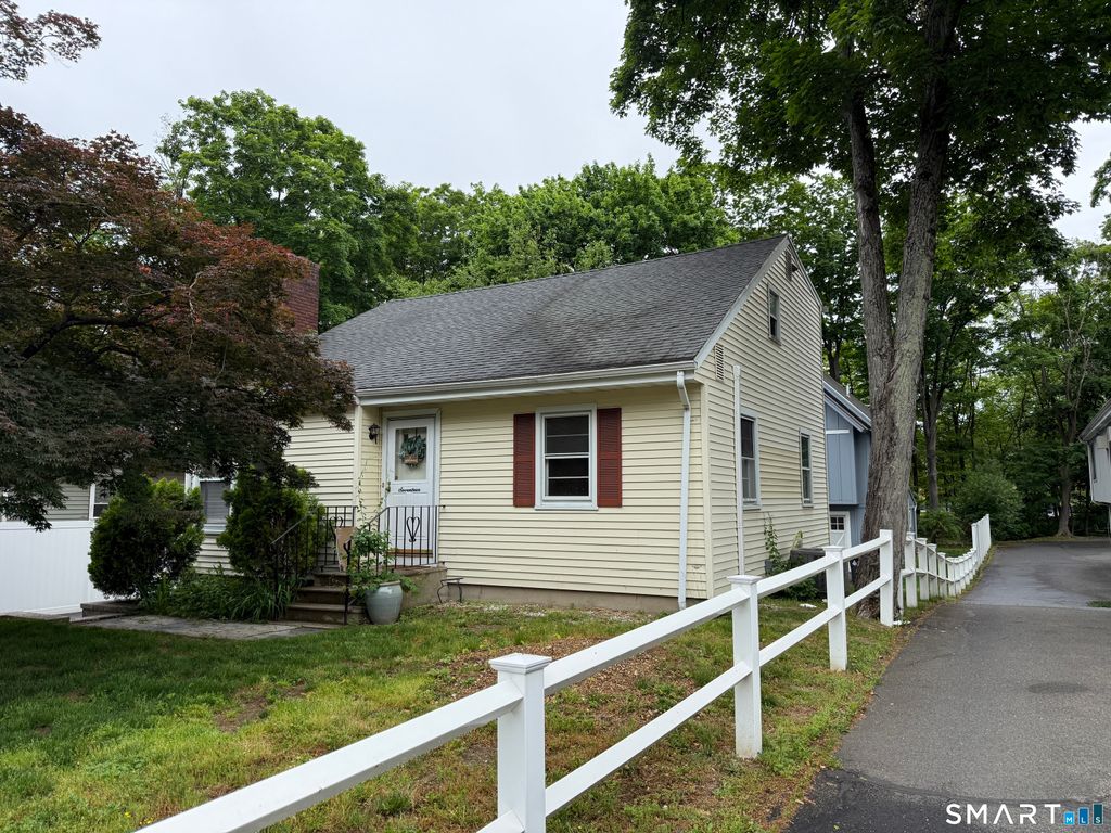 Photo of 17 Oenoke Place, Stamford, CT 06907 (MLS # 24177504)